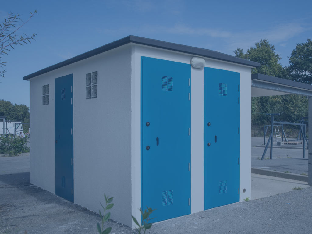 Porte technique de bâtiment