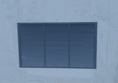 Grille ventilation poste électrique